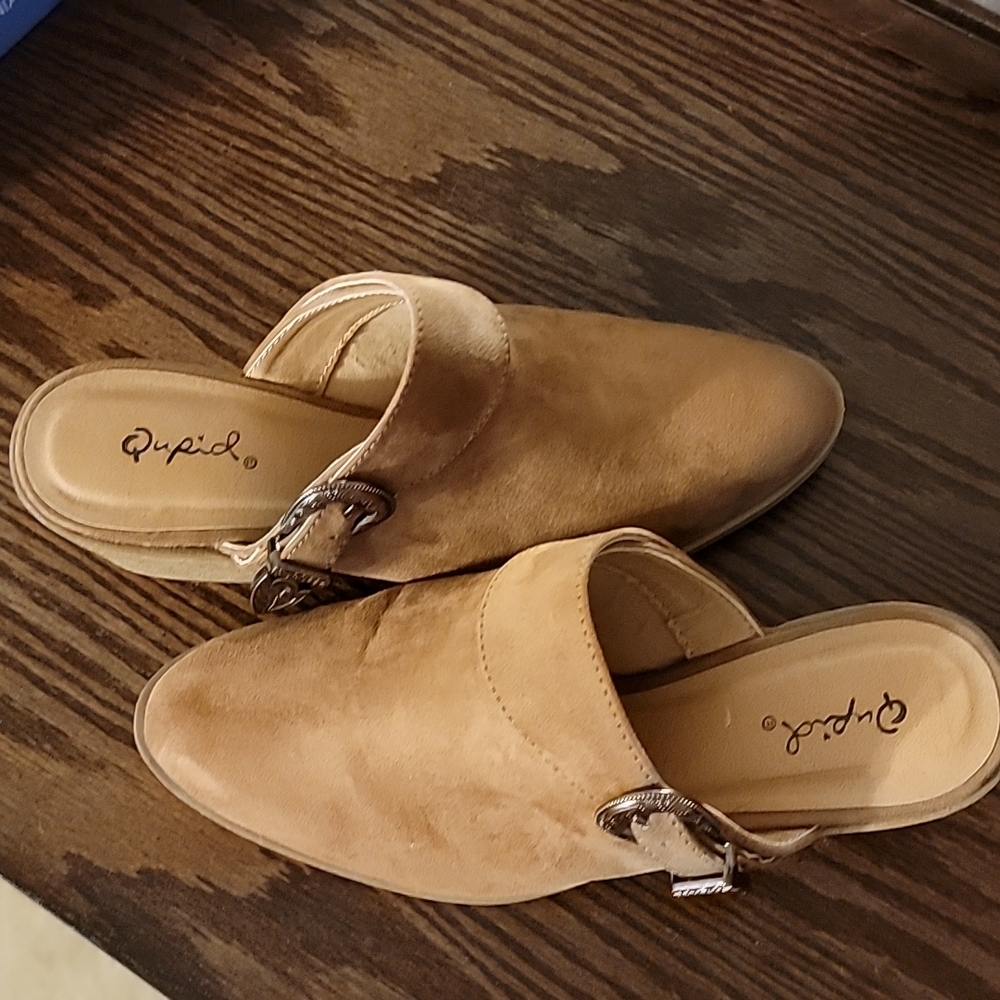 Size 7  qupid Swayed tan booties